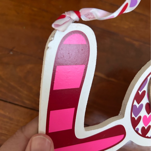 Four different wooden Valentines Day Decor - Picture 10 of 13